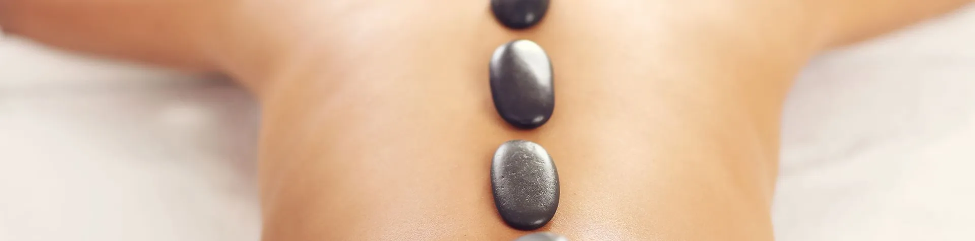 Iceland Rocks - Hot Stone Massage 50 min (Laugar Spa signature treatments) (P05)