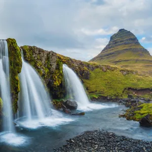 Kirkjufellsfoss waterfall and Kirkjufell mountain, Snaefellsnes Peninsula, Iceland.